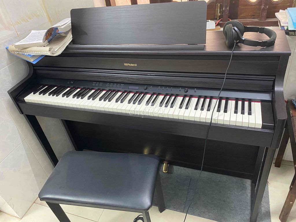 Цифровое пианино Roland HP704, коричневое, как новое