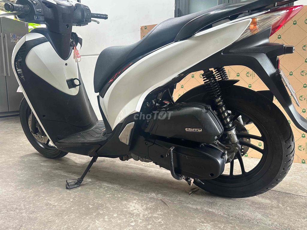 Фото 2: Honda SH 150i 2013 красивый