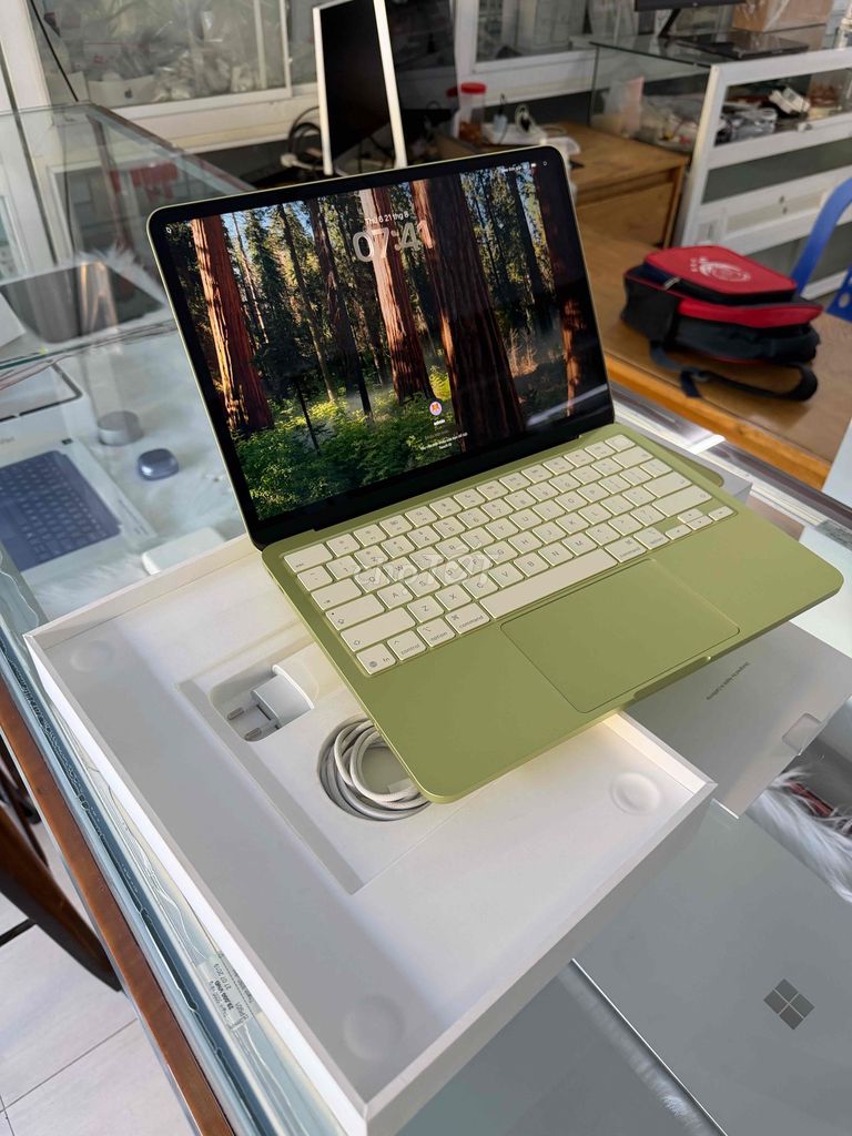 Фото 3: Apple Macbook Neo 8GB/512GB Зеленый Touch ID