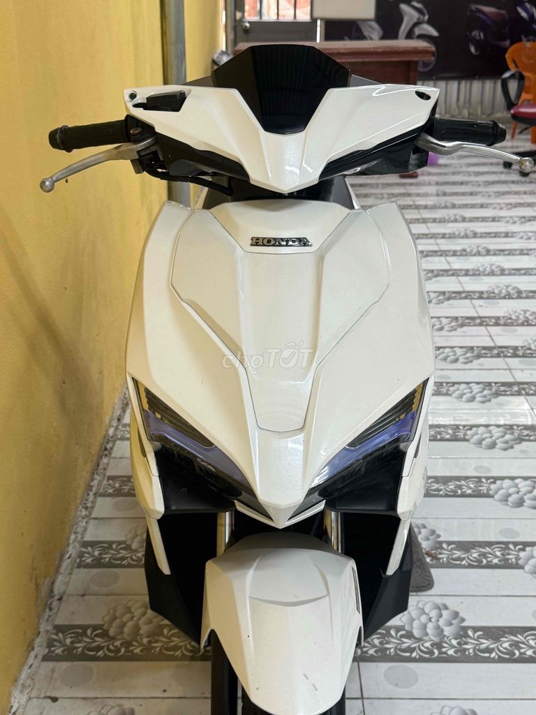 Фото 3: Honda Air Blade 125 2016 Trắng đen