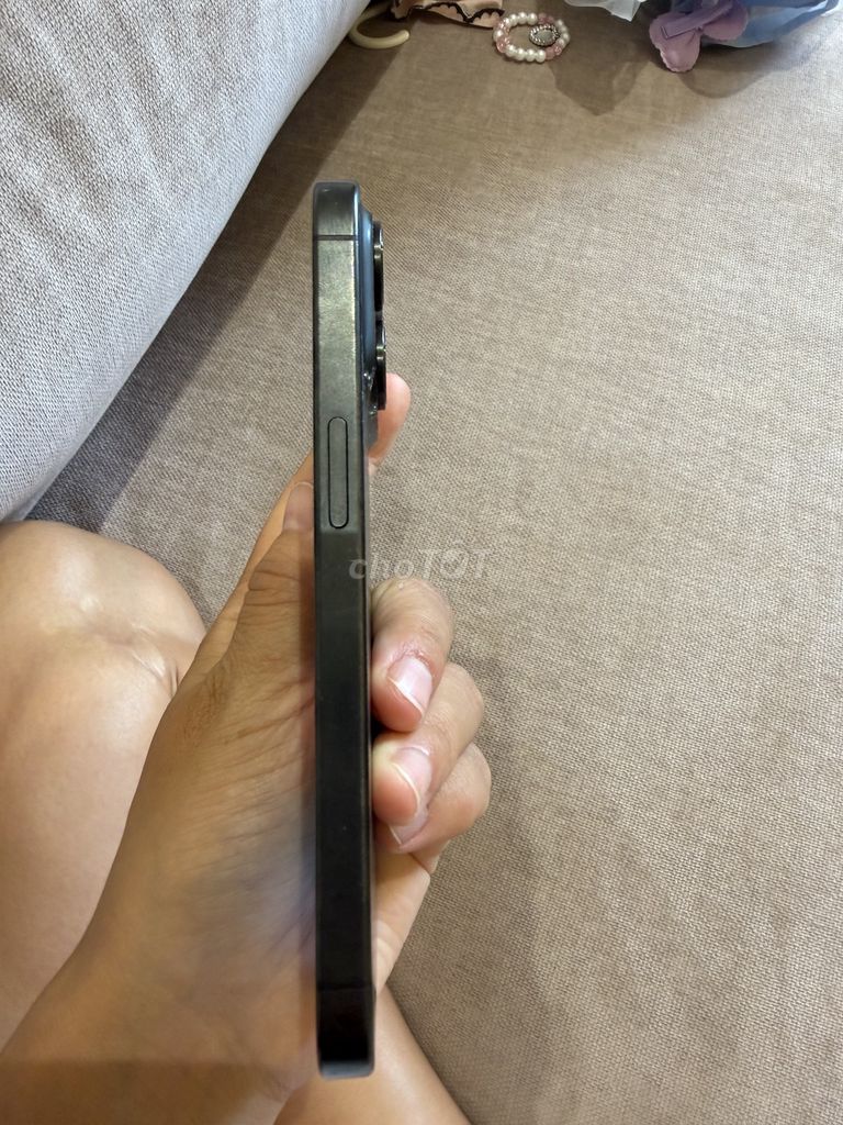 Фото 3: Apple iPhone 15 Pro 256GB Titan Đen Mặt lưng vỡ