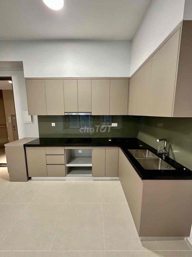 Фото 2: Сдаётся 3-комнатная квартира (85 м²) — цена 9,5 млн — есть кондиционер, кровать, шкаф для одежды