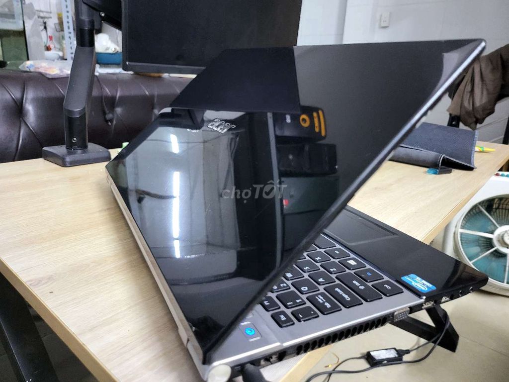 Фото 3: Acer Core i5 15.6 дюймов 6GB/128GB SSD, не держит батарея