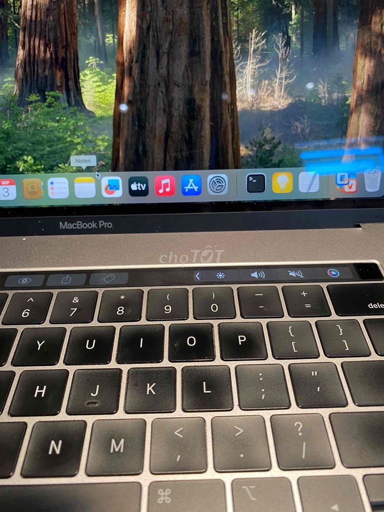 Фото 3: Apple MacBook Pro 15 inch i9 16GB/512GB SSD 2019