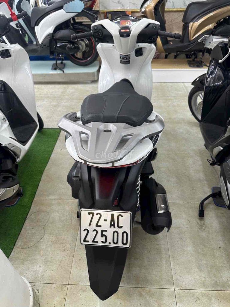 Фото 2: Honda SH 125 CBS 2024 Белый