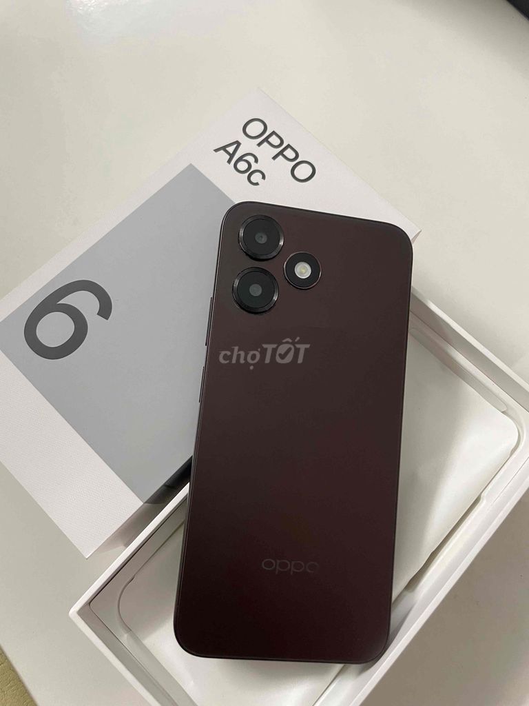 Фото 2: OPPO A6c 128GB 4GB 7000mAh 99% новый