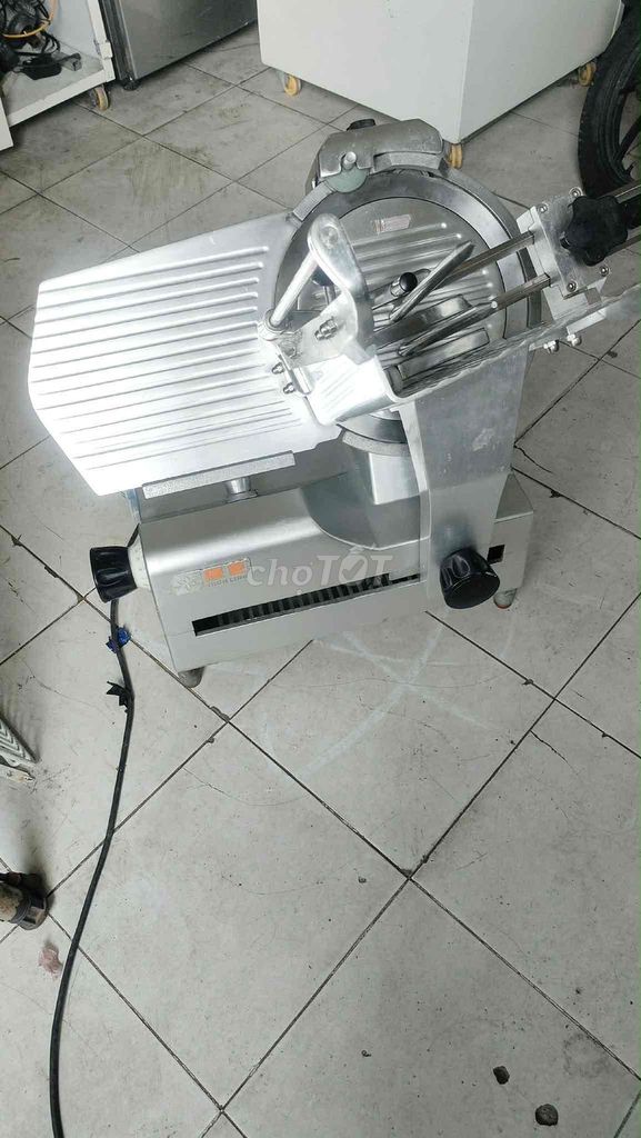 Фото 3: Мясорубка (слайсер для мяса) Newsun SL 300E Inox, б/у