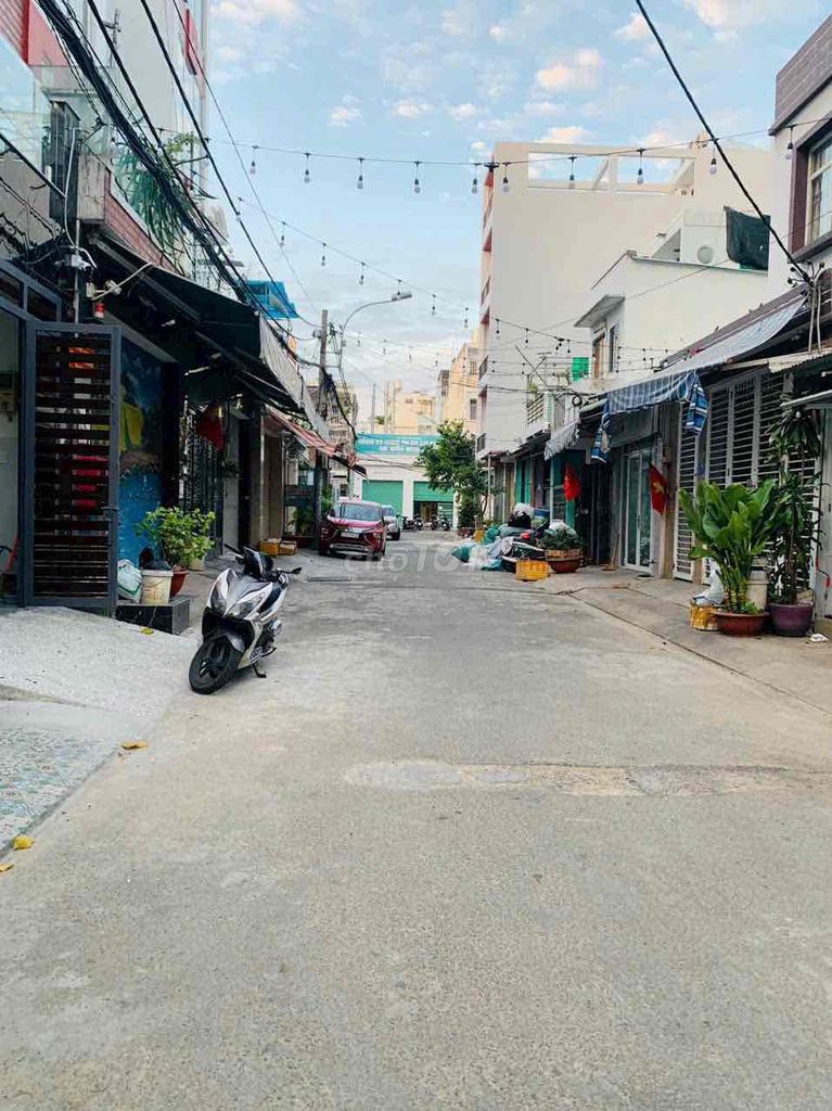 Фото 2: Переулок 10 м, сквозной, Тан Хыонг. 4x16 м, 1 этаж, 2 этажа, 3 спальни, 3 санузла.