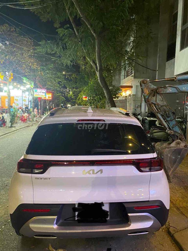 Kia Sonet 2023 Deluxe AT Trắng