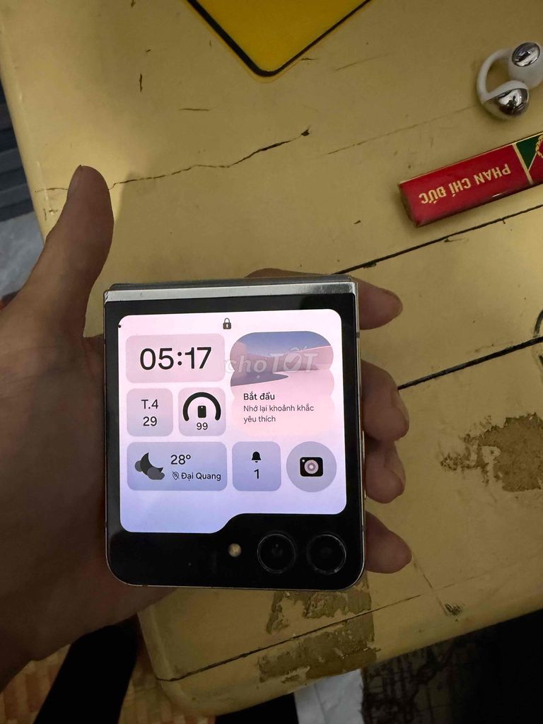 Samsung Z Flip 5 продается