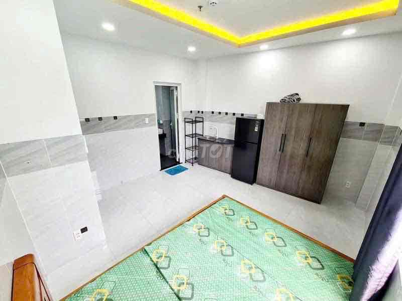 Полностью меблированная комната, 20 м², цена всего 4,2 млн донгов/месяц, район безопасный, тихий