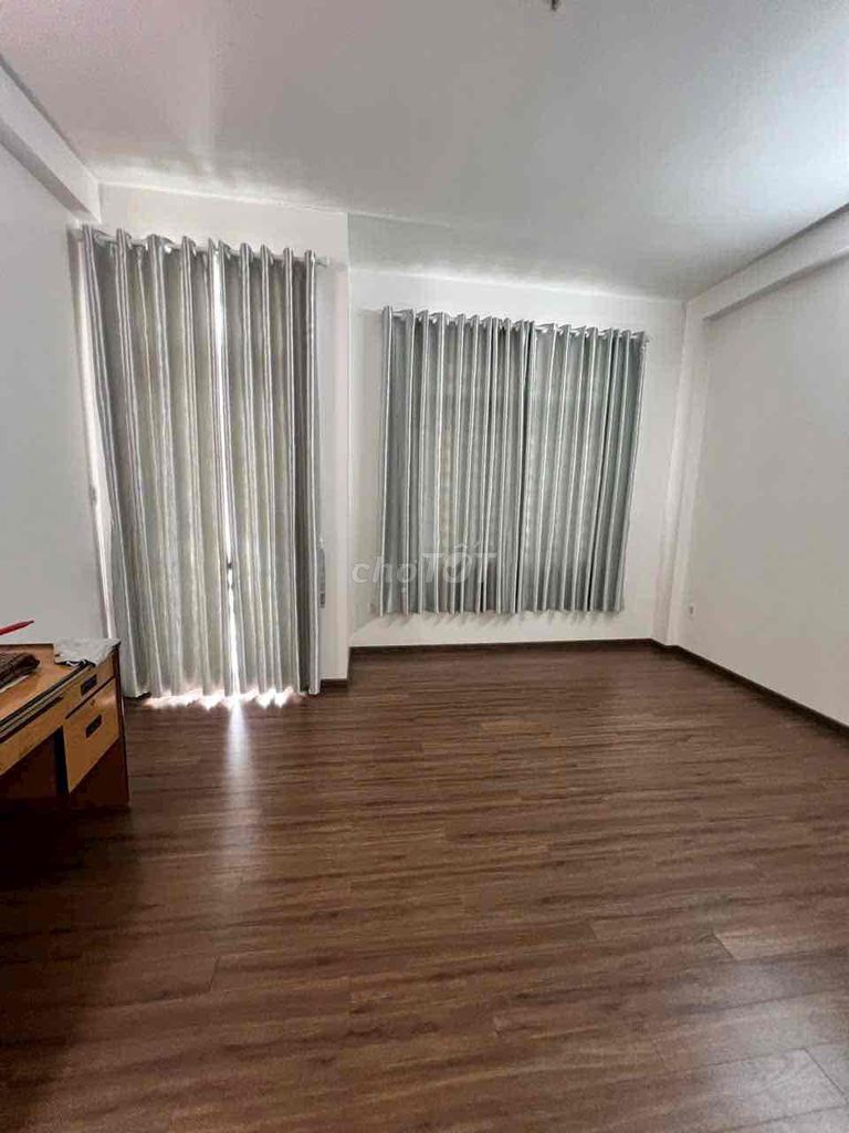 Фото 2: Дом 1/ в переулке для автомобилей, сквозной, Phạm Huy Thông (5x16 м), 2 этажа, терраса, 4 спальни, 20 млн