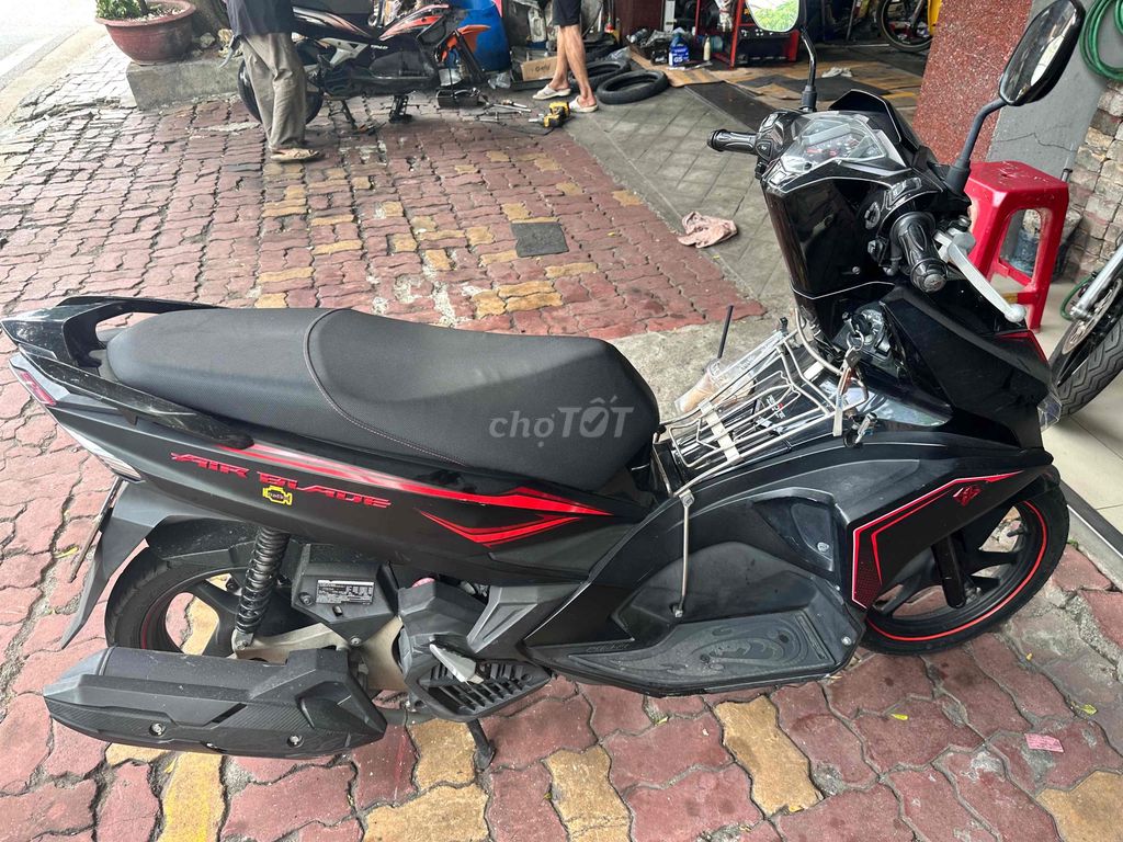 Honda Air Blade черно-красный 20438 км