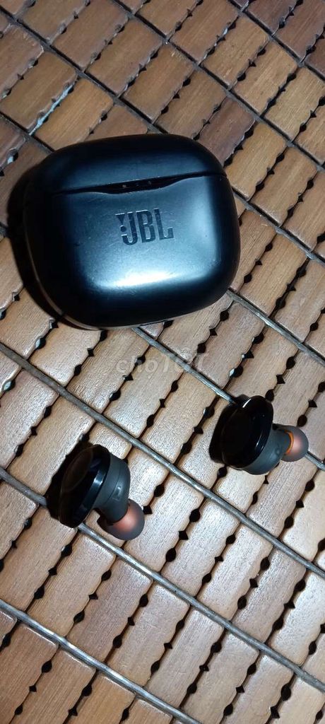 Наушники JBL Tune 125TWS, почти новые, батарея 32 часа