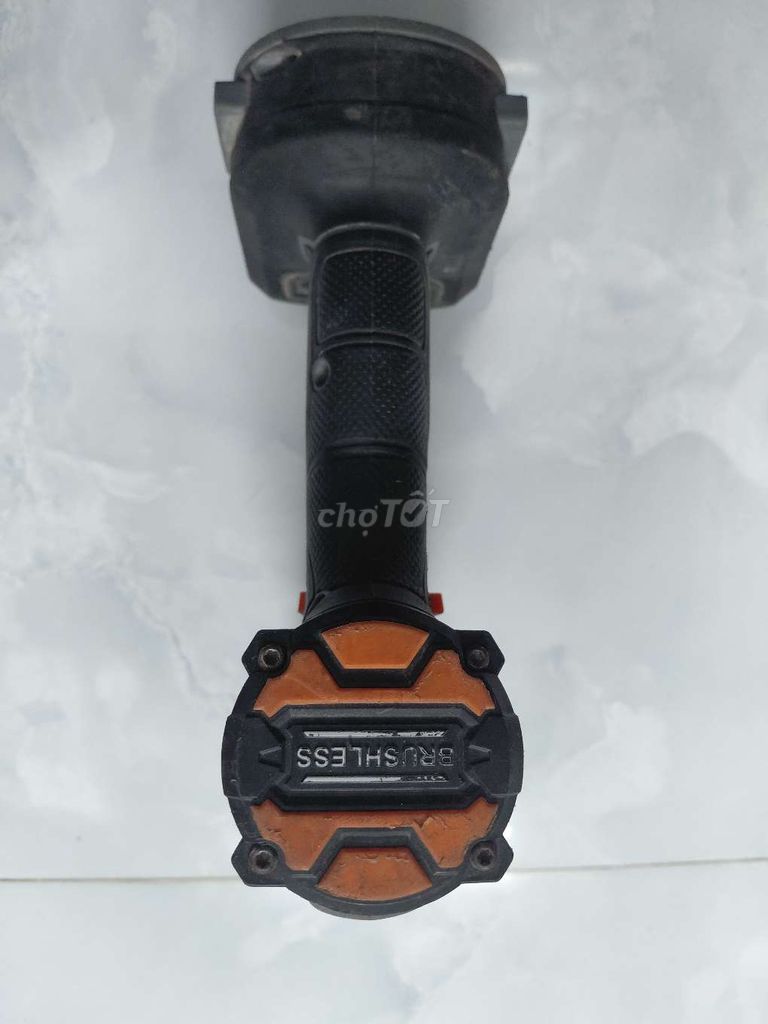 Фото 2: Дрель Dekton 1390 90nm черно-оранжевая с ударной функцией