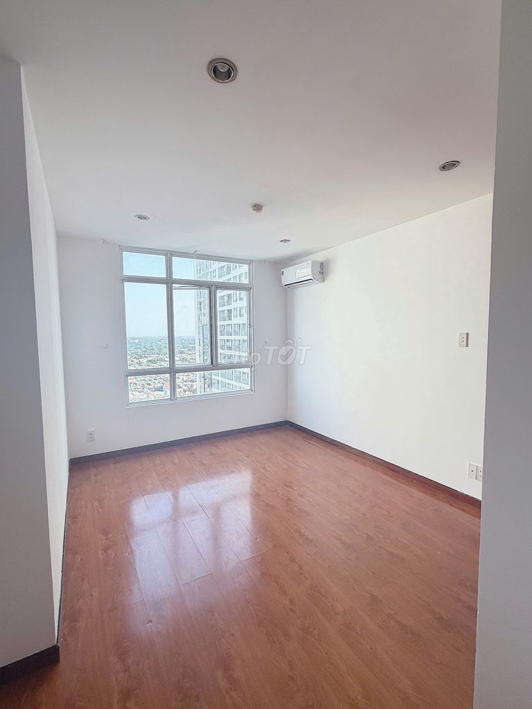 Фото 2: Сдается квартира Giai Việt 115 м², 2 спальни, без мебели. Цена: 12 млн