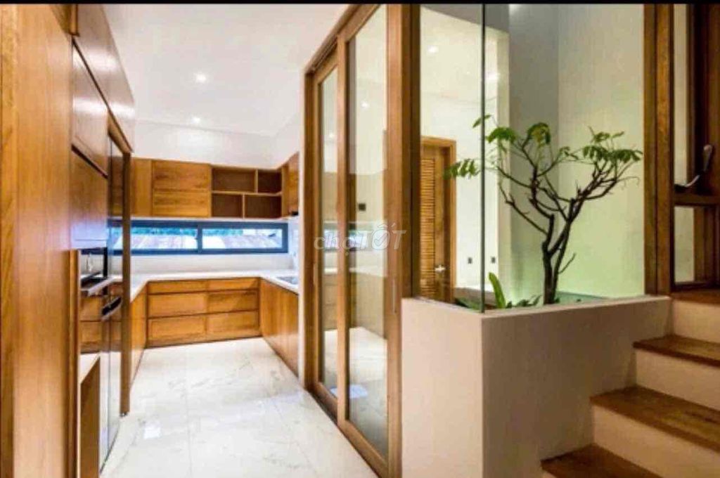 Фото 3: Долгосрочная аренда, фасад Nguyễn Hậu, цоколь + 4 этажа + терраса, 5x20 м