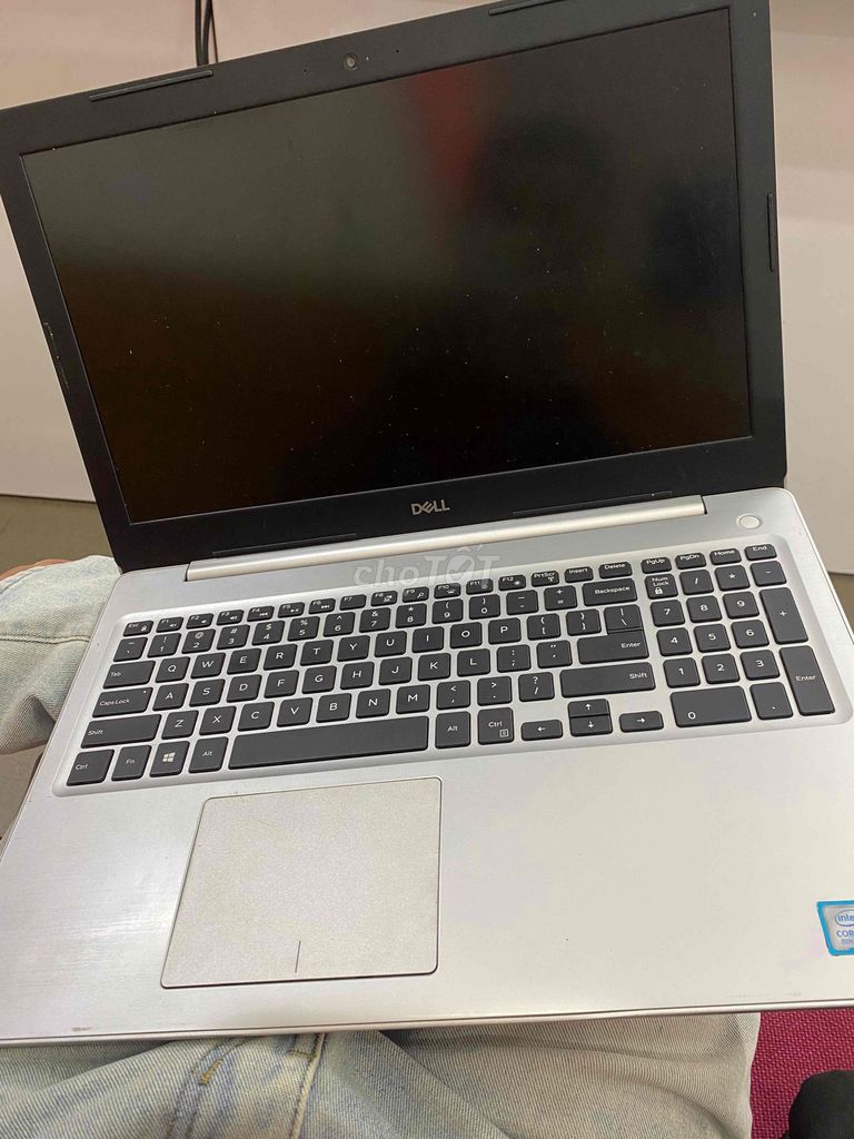 Dell Inspiron 5570 i5-8250U 8GB/256GB серебристый