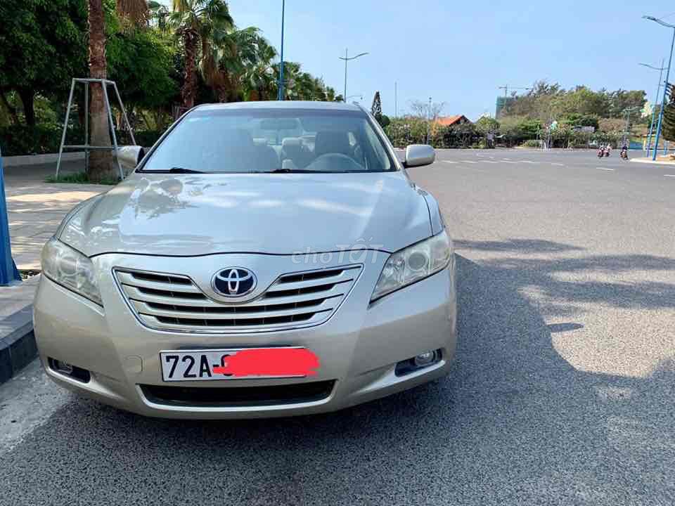 Toyota Camry импортный, песочный, менее 5 км/день