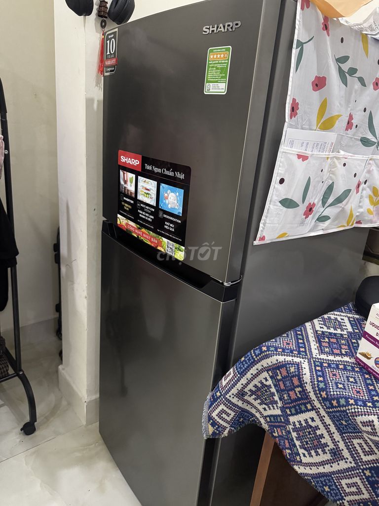 Холодильник Sharp Inverter с очисткой воздуха, серый
