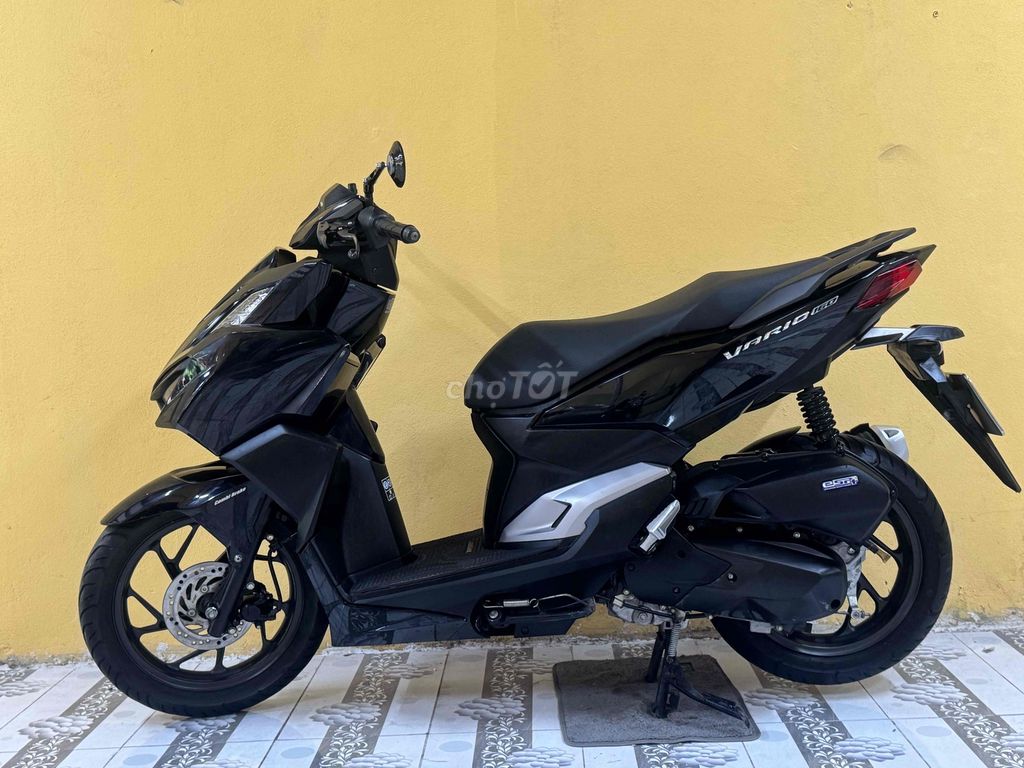 Vario 160 черный глянцевый 2023 года, супер новый 43C1-856.14