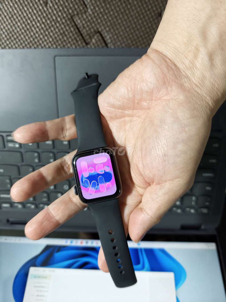 Фото 3: Apple Watch Series 6 40mm Черный GPS