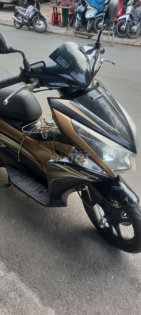Фото 2: Honda Air Blade Fi чёрно-бронзовый