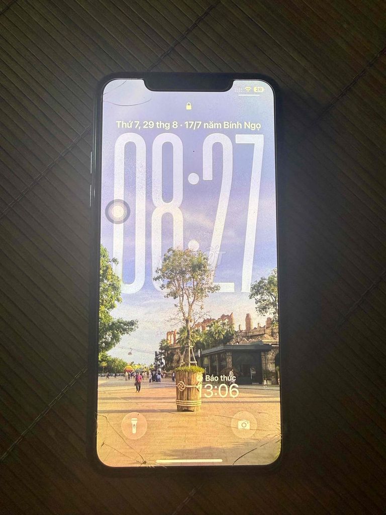 Фото 3: Apple iPhone 11 Pro Max 256GB, треснутое стекло в углу