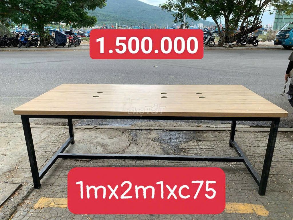 Письменный стол из МДФ светло-желтый