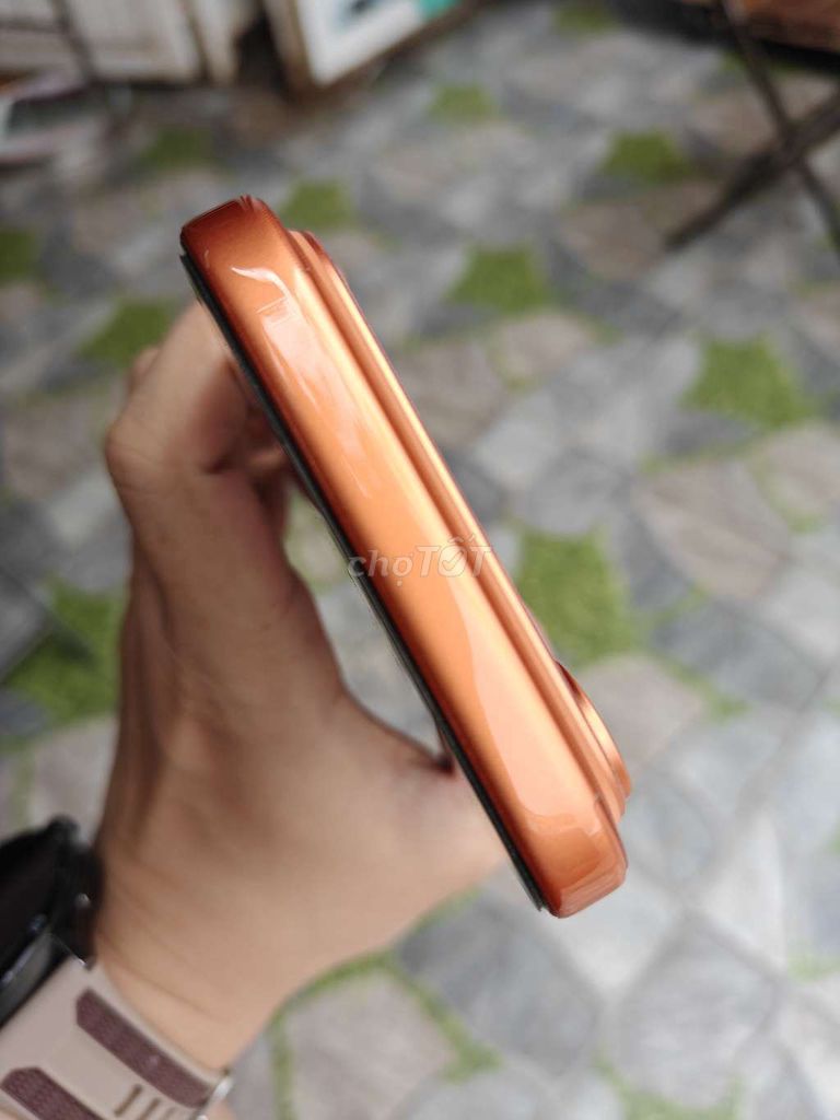 Фото 3: Apple iPhone 17 Pro Max 256GB оранжевый космос