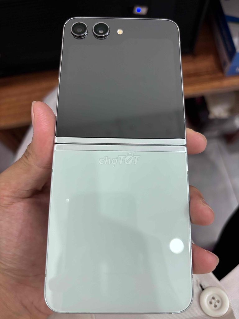 Фото 2: Samsung Galaxy Z Flip 5 512GB мятный, неисправен экран