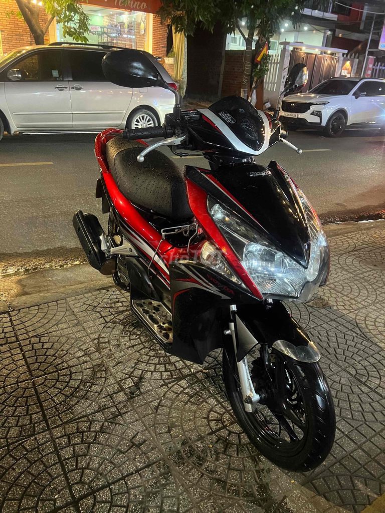Honda Air Blade красно-черный, оригинал, очень красивый, продается