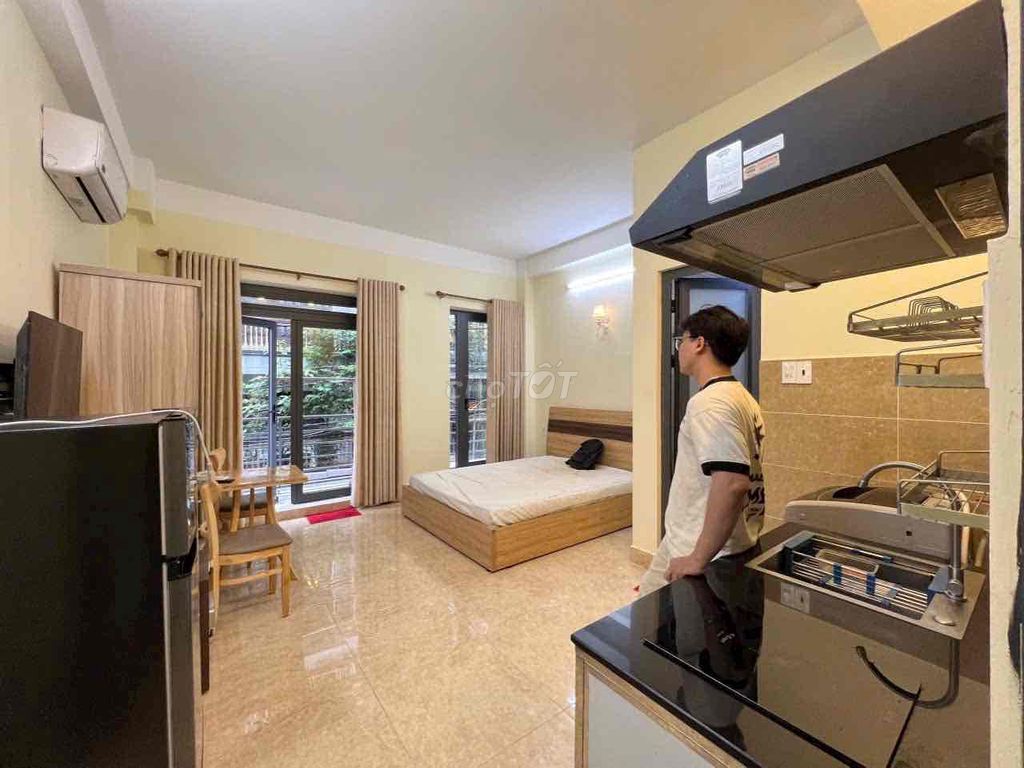 Сдам студию в 10-м районе — лифт, парковка — тихий переулок — 35 м²