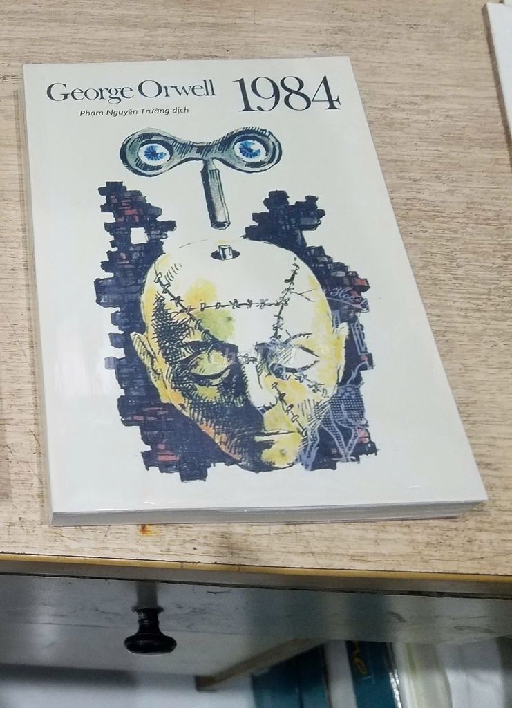 Фото 3: Книги «Скотный двор» и «1984» — Джордж Оруэлл