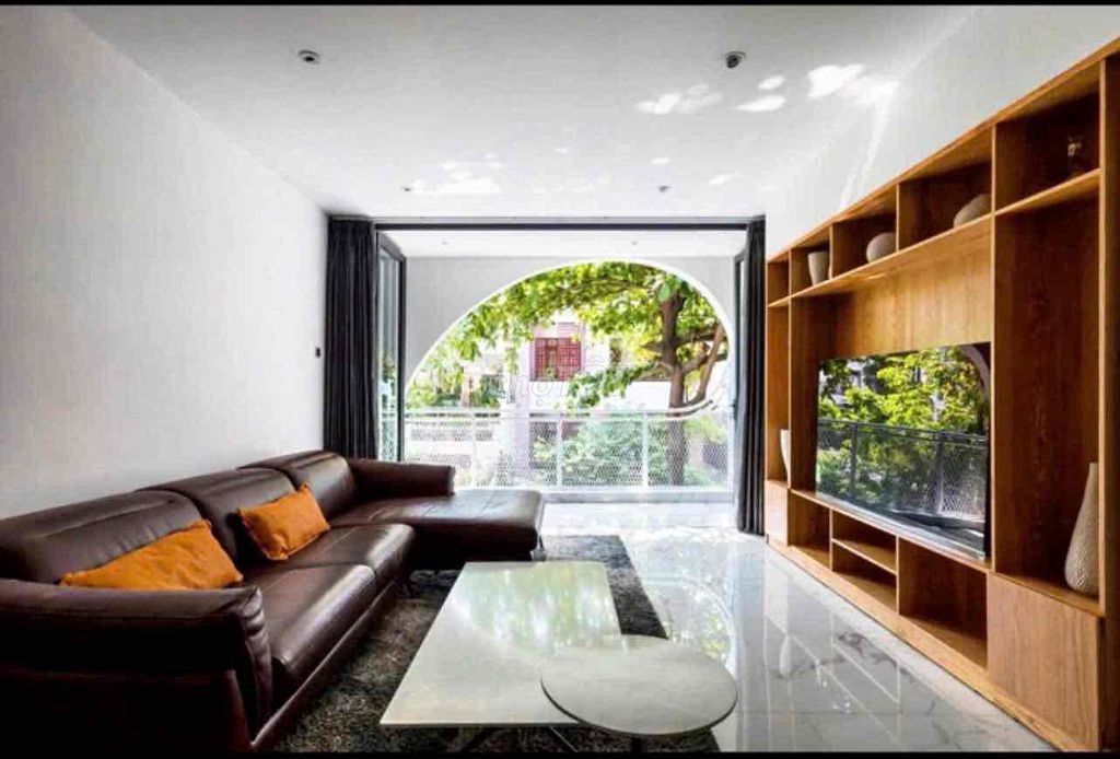 Долгосрочная аренда, фасад Nguyễn Hậu, цоколь + 4 этажа + терраса, 5x20 м