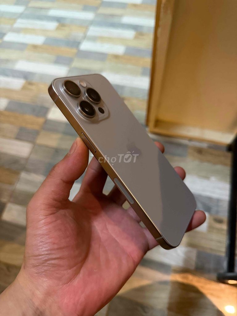Фото 3: Apple iPhone 15 Pro Max 256GB Titan 89%