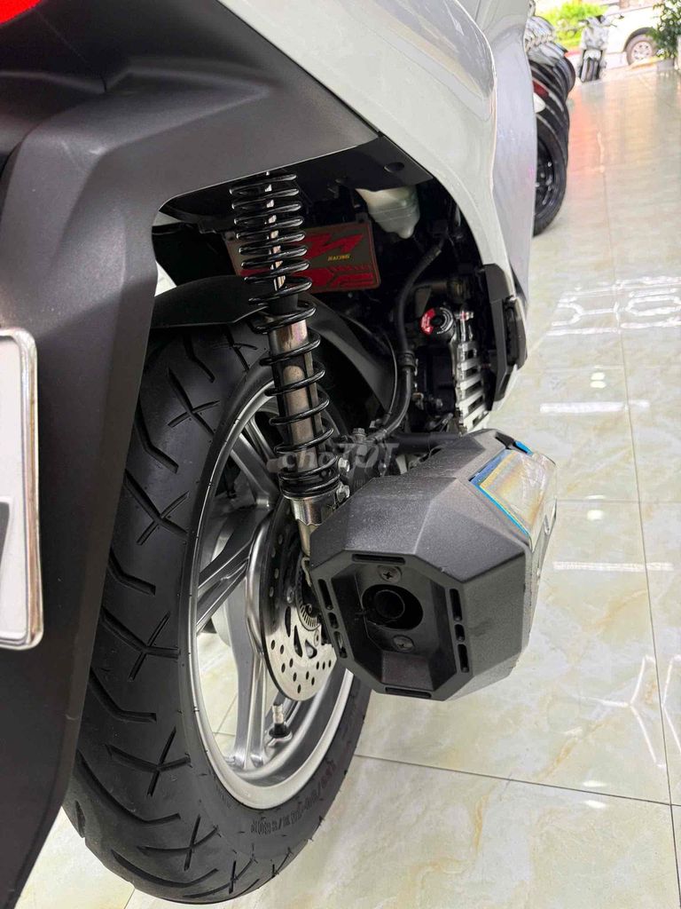 Фото 2: Honda SH 150 ABS 2022 Серебристый