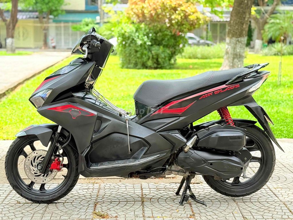 Фото 2: Honda Air Blade 2017 Черный матовый