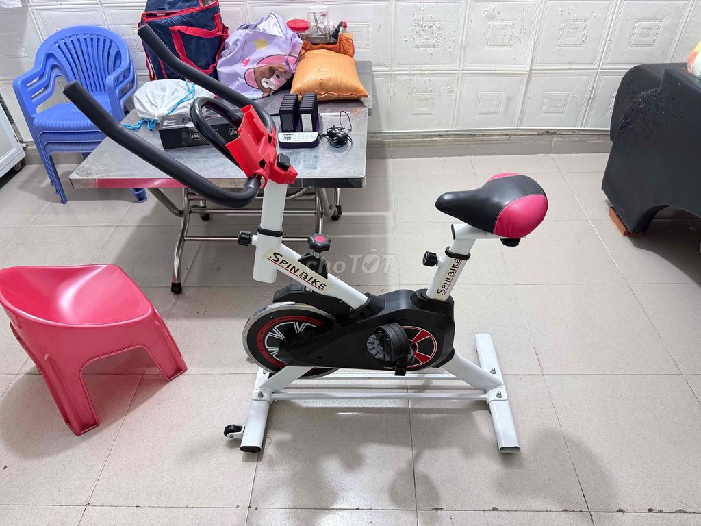 Велотренажер Spin Bike белый, черный, розовый