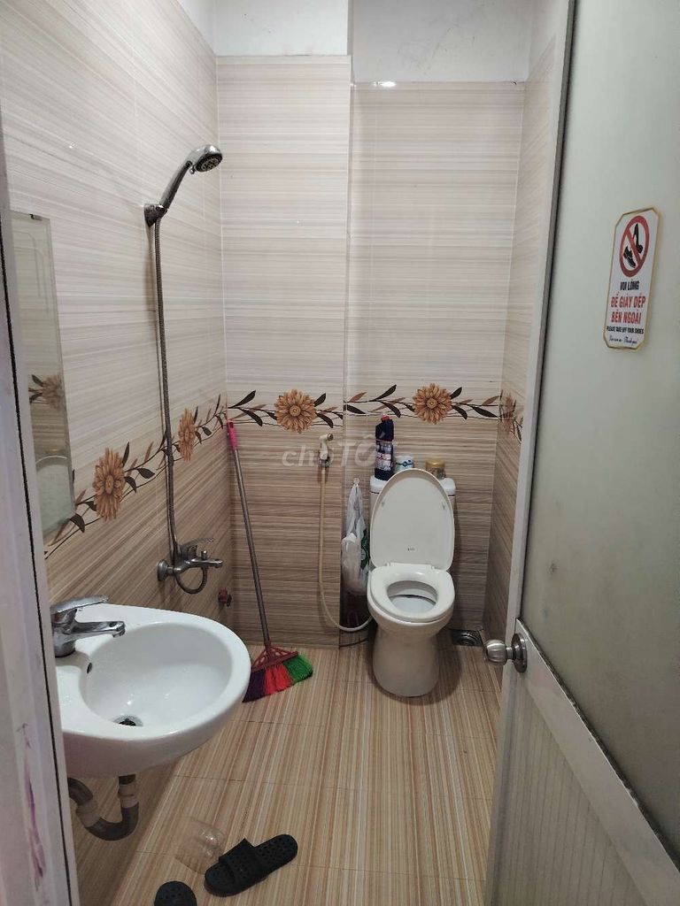 Фото 3: Комната в аренду с кондиционером, окном, 20 м², свободный график, деревянный шкаф для одежды