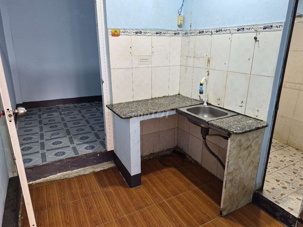 Фото 3: Витрина на дороге, покупка-продажа