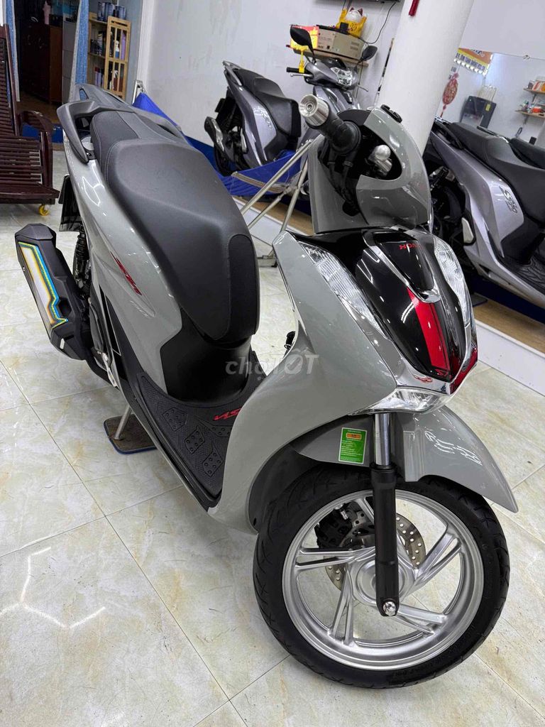 Фото 2: Honda SH 150 ABS 2022 Серый цемент