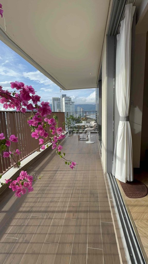 Фото 2: Luxury 1-bedroom apartment (94m²) with views of My Khe Beach