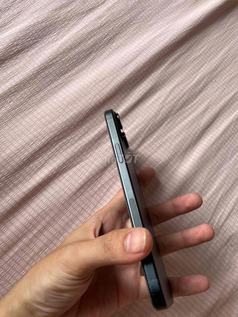Фото 2: Apple iPhone 15 Plus 128GB Черный как новый