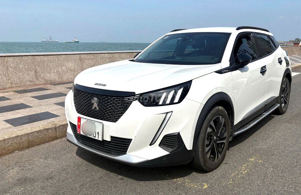 Peugeot 2008 GTline 2021 белый 42000 км