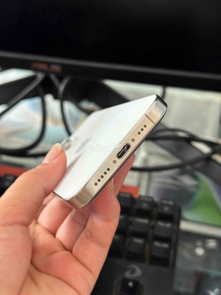 Фото 3: Apple iPhone 16 Pro 256GB Белый Оригинал