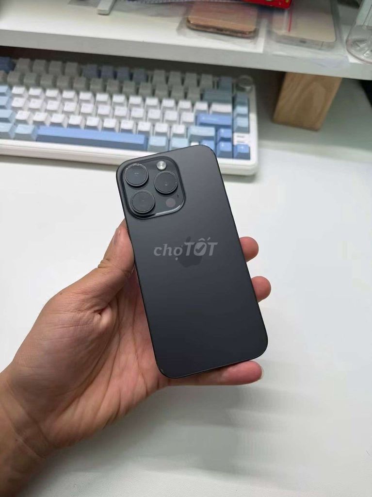 iPhone 15 Pro международная версия, состояние отличное, батарея 88%