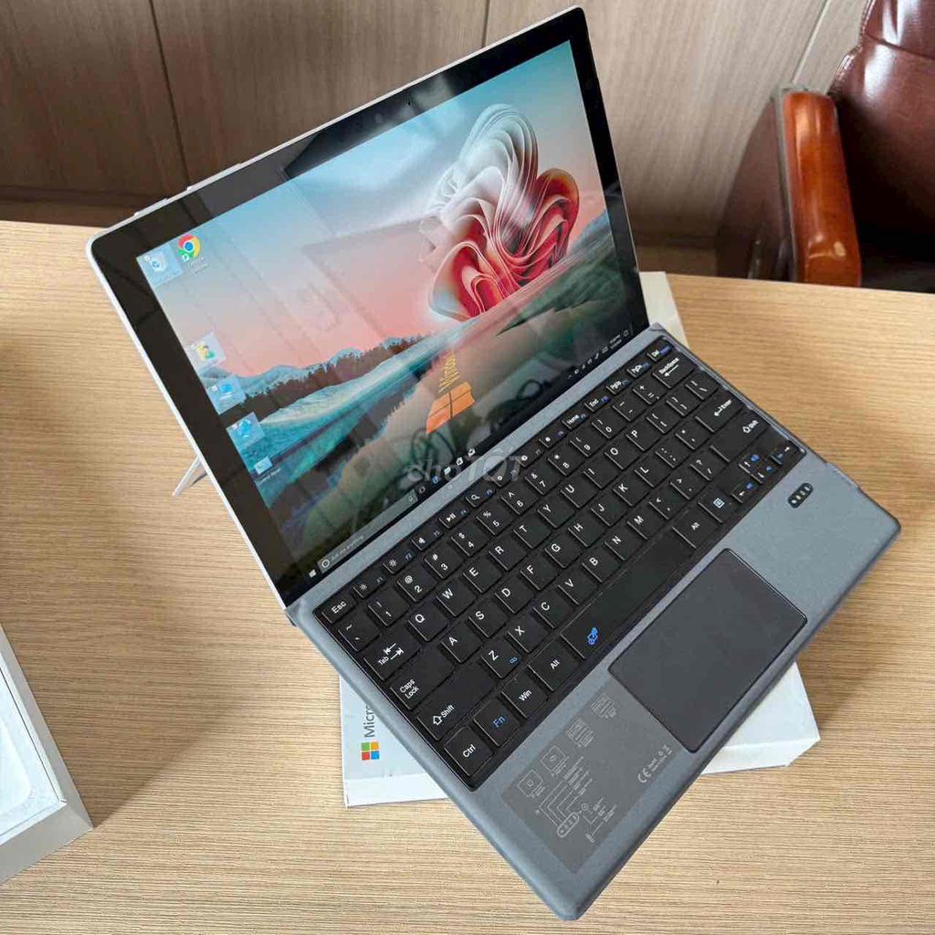 Microsoft Surface Pro 4 M3 12.3 дюйма 4ГБ/128ГБ SSD