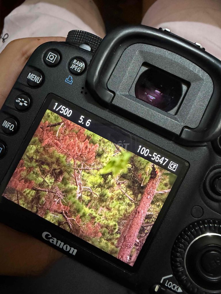 Фото 3: Камера Canon 7D черная