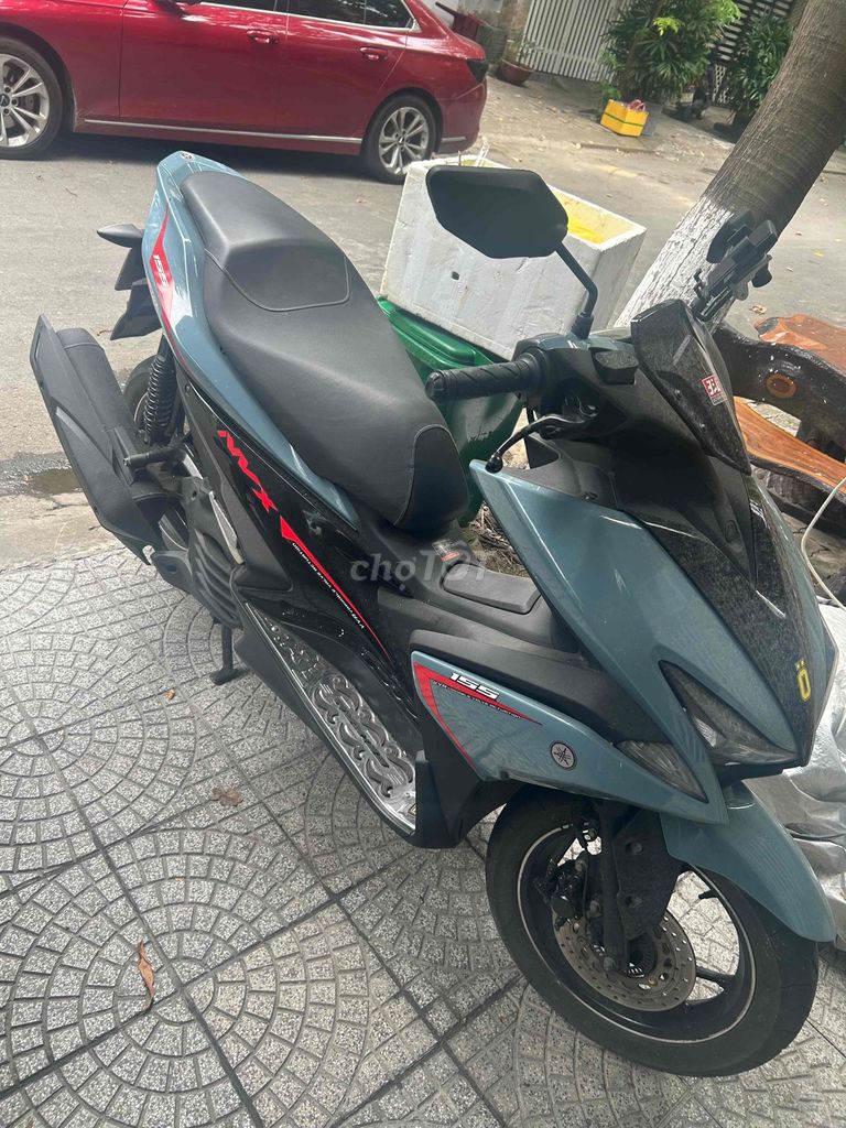 Фото 2: Yamaha NVX 125 серый, скутер